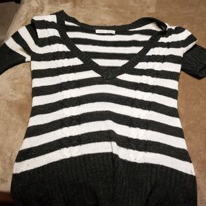 Short sleeve sweater